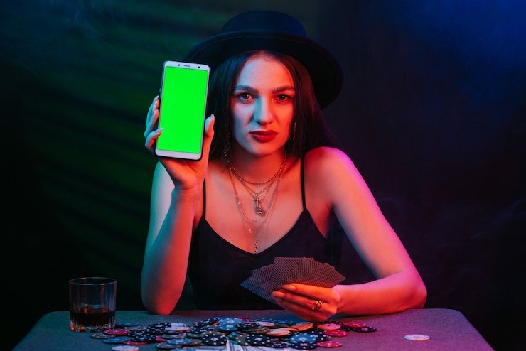 Pengguna Indonesia membaca syarat dan ketentuan bonus di platform ajo69 melalui ponsel