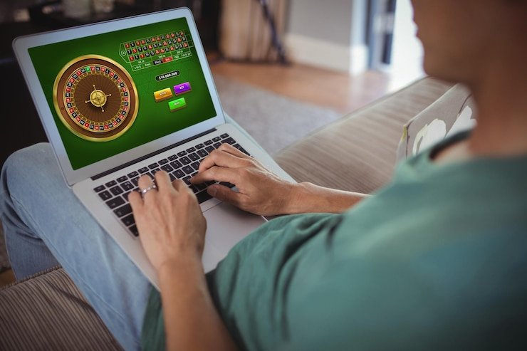 Suasana pertandingan sepak bola yang ditayangkan di platform taruhan olahraga ajo69